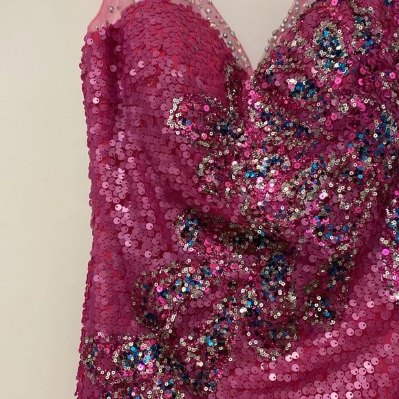 Elegant Pink Sequin Dress - Picture 2 of 3